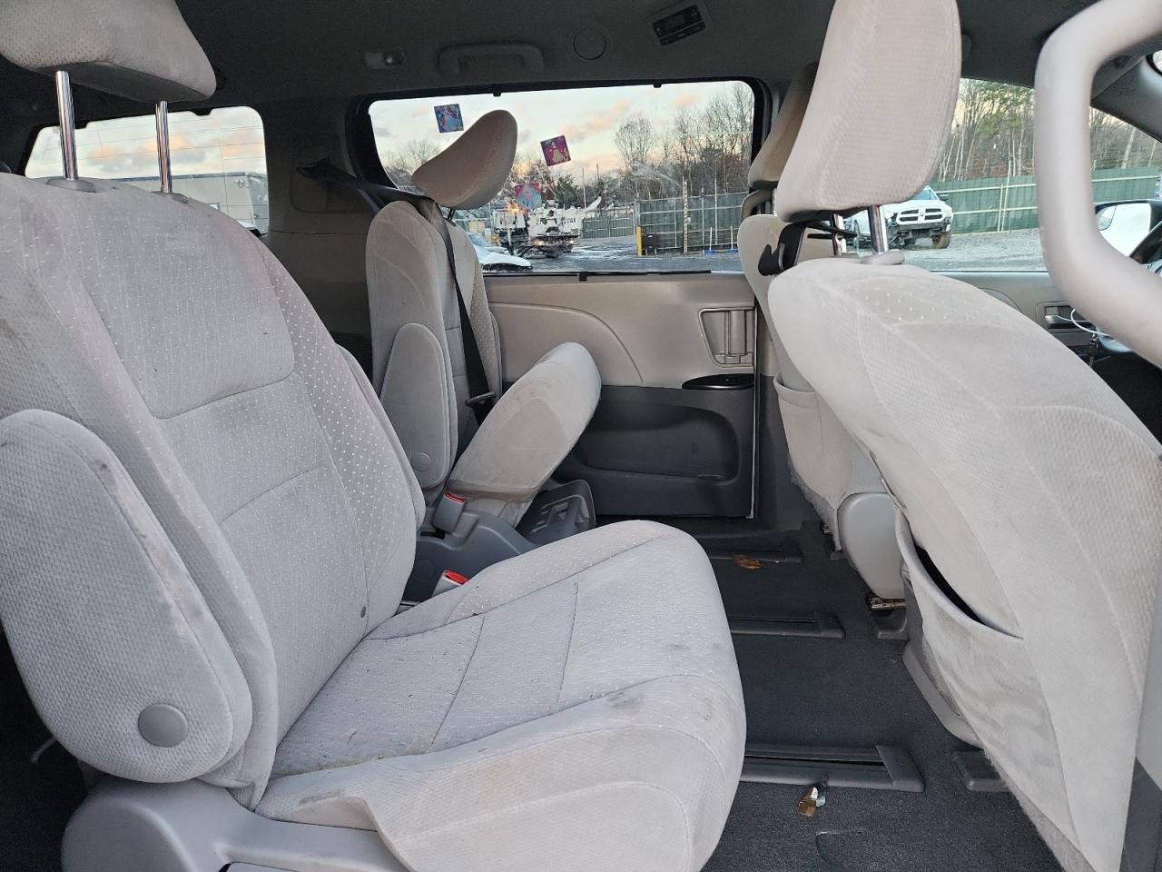 Lot #3308459290 2019 TOYOTA SIENNA LE