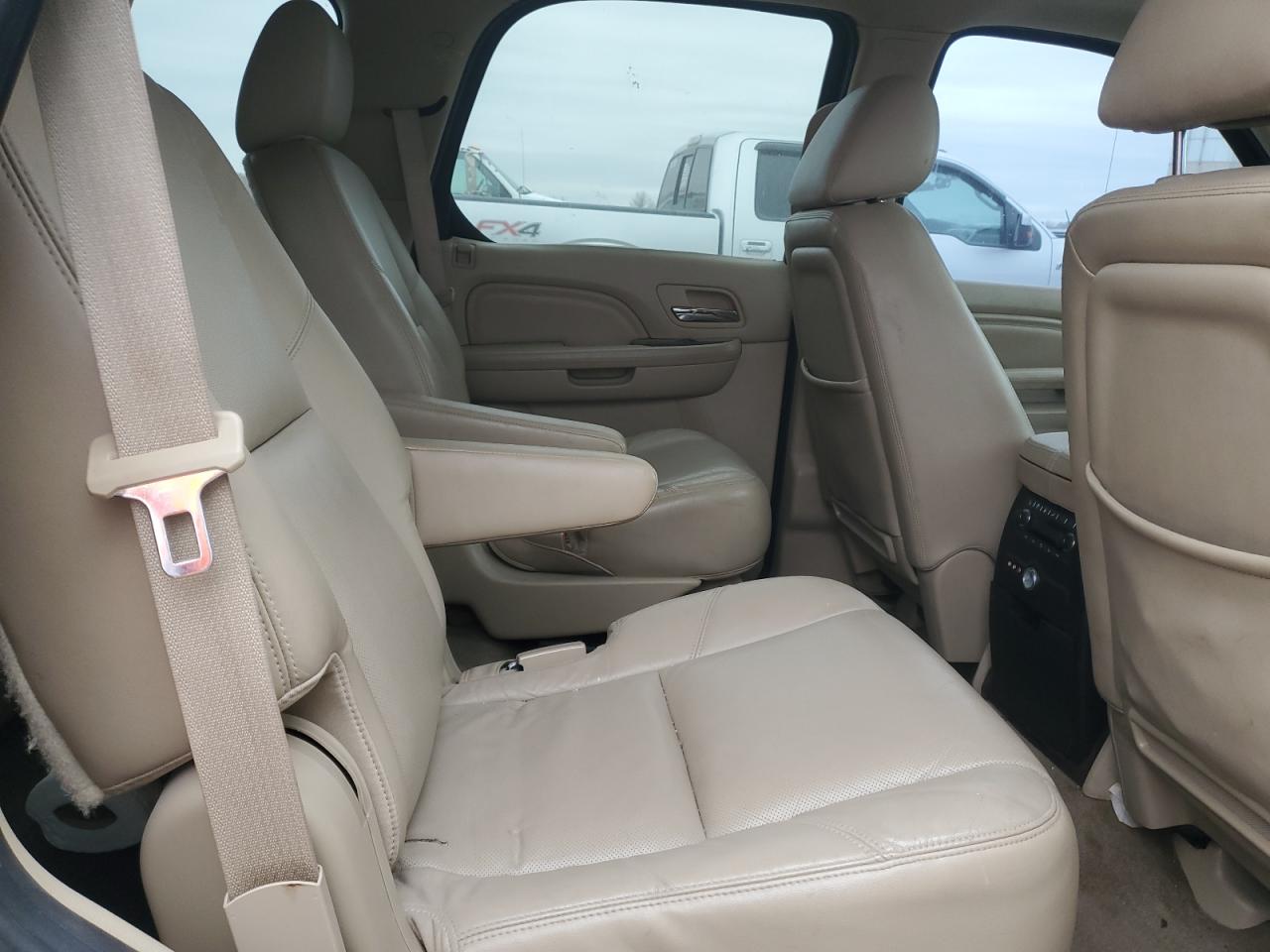 CADILLAC ESCALADE LUXURY