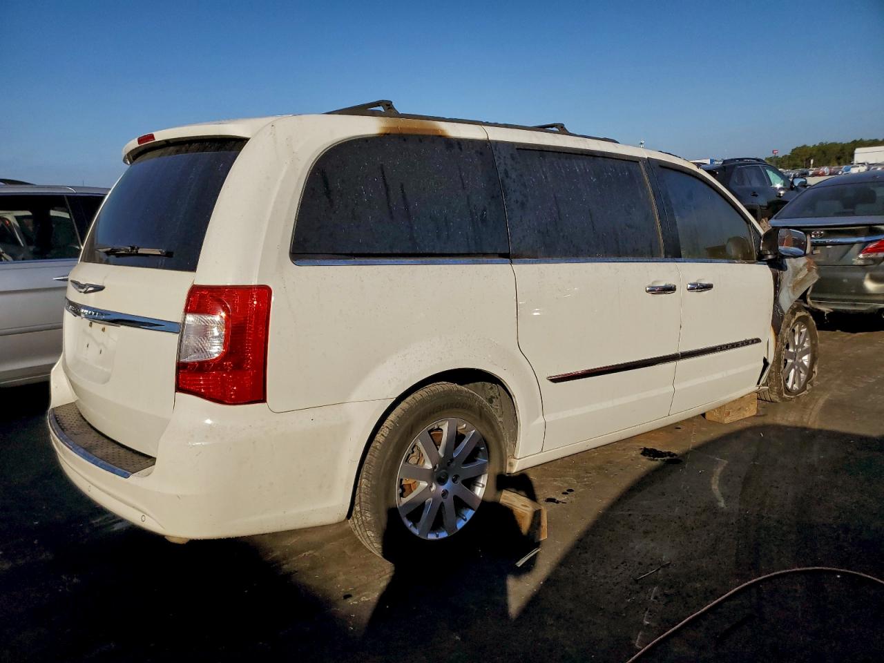 CHRYSLER TOWN & COUNTRY TOURING L