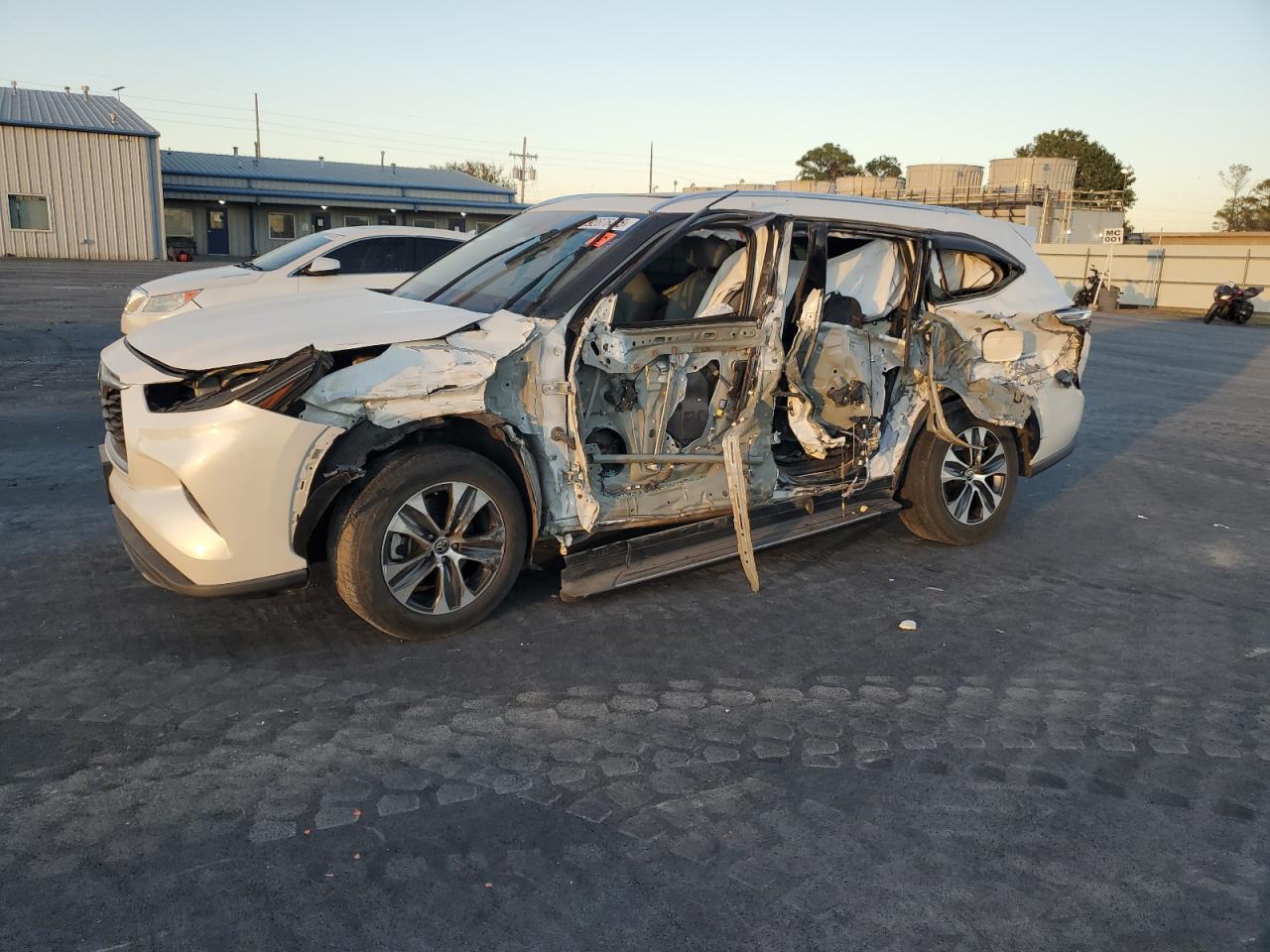 TOYOTA HIGHLANDER HYBRID XLE