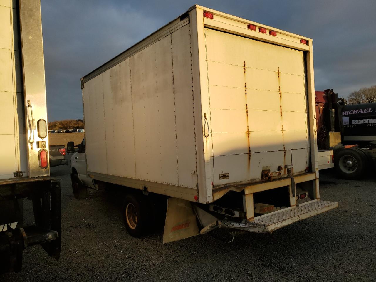 FORD ECONOLINE E450 SUPER DUTY CUTAWAY VAN