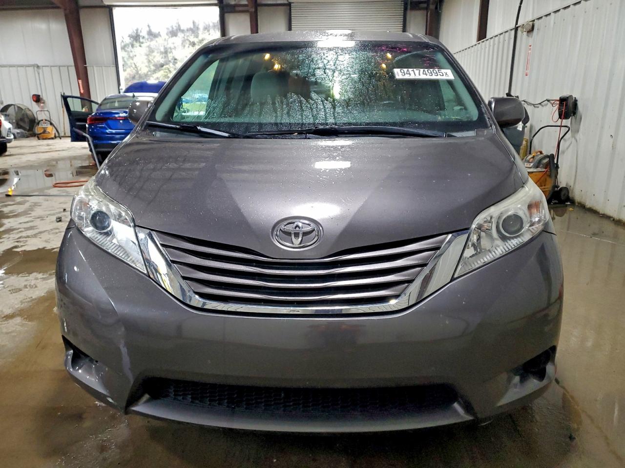 Lot #3301986511 2015 TOYOTA SIENNA LE
