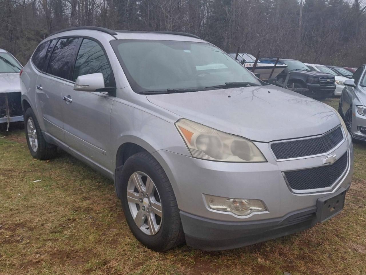 Lot #3297051514 2010 CHEVROLET TRAVERSE L