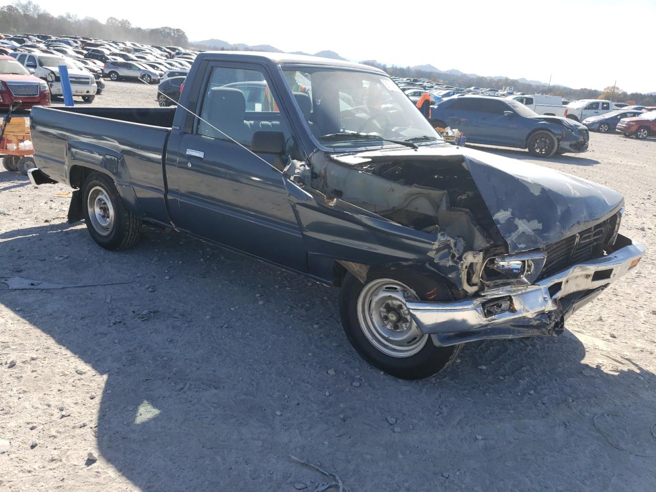 Lot #3308444278 1988 TOYOTA PICKUP 1/2