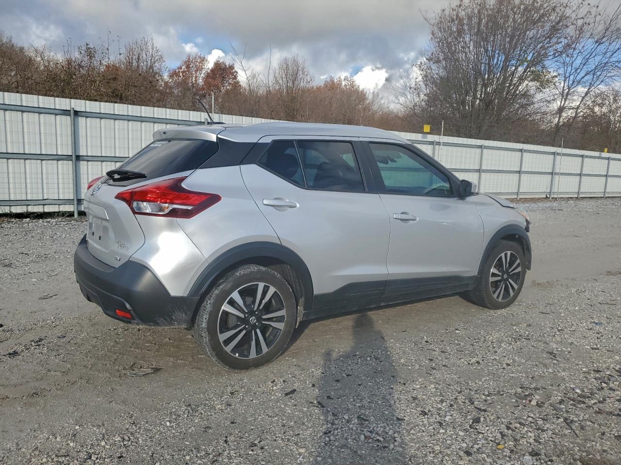 NISSAN KICKS S