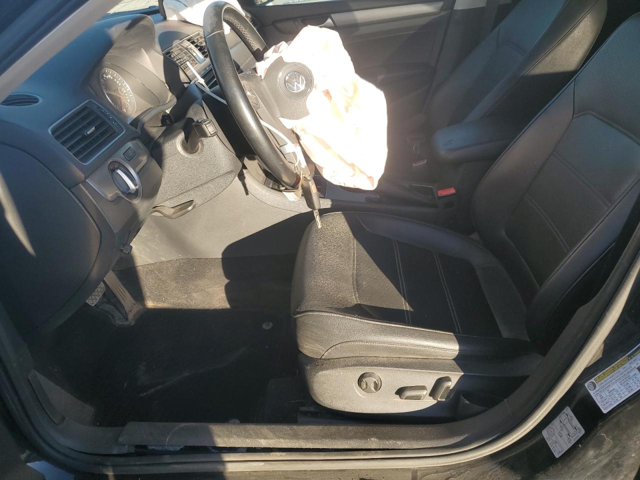 VOLKSWAGEN PASSAT SE