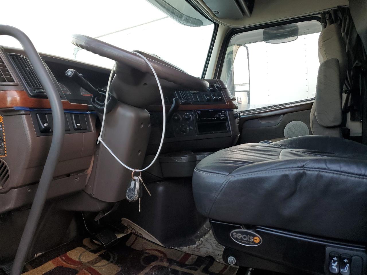 Lot #3290372770 2016 VOLVO VNL