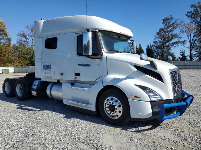 Global Auto Auctions: 2020 VOLVO VN VNL