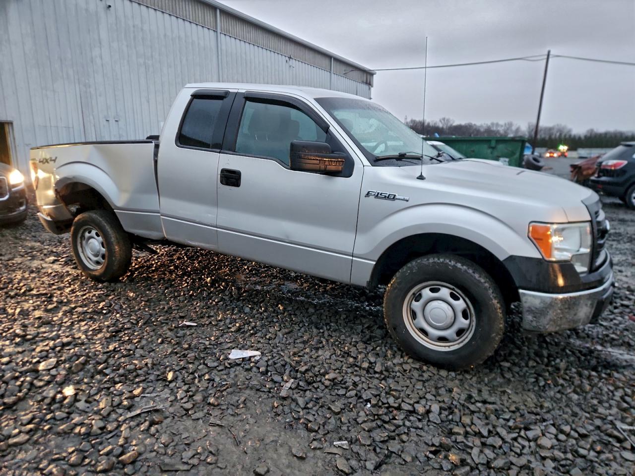 FORD F-150 SUPER CAB