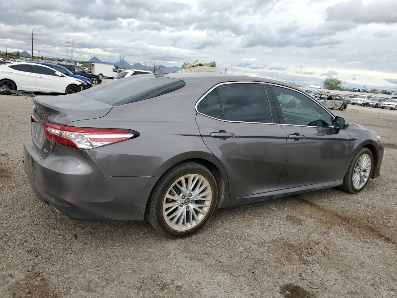 TOYOTA CAMRY XLE