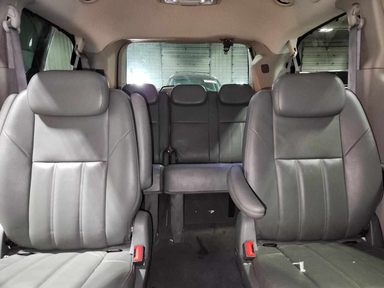 Lot #3302923089 2008 CHRYSLER TOWN & COU