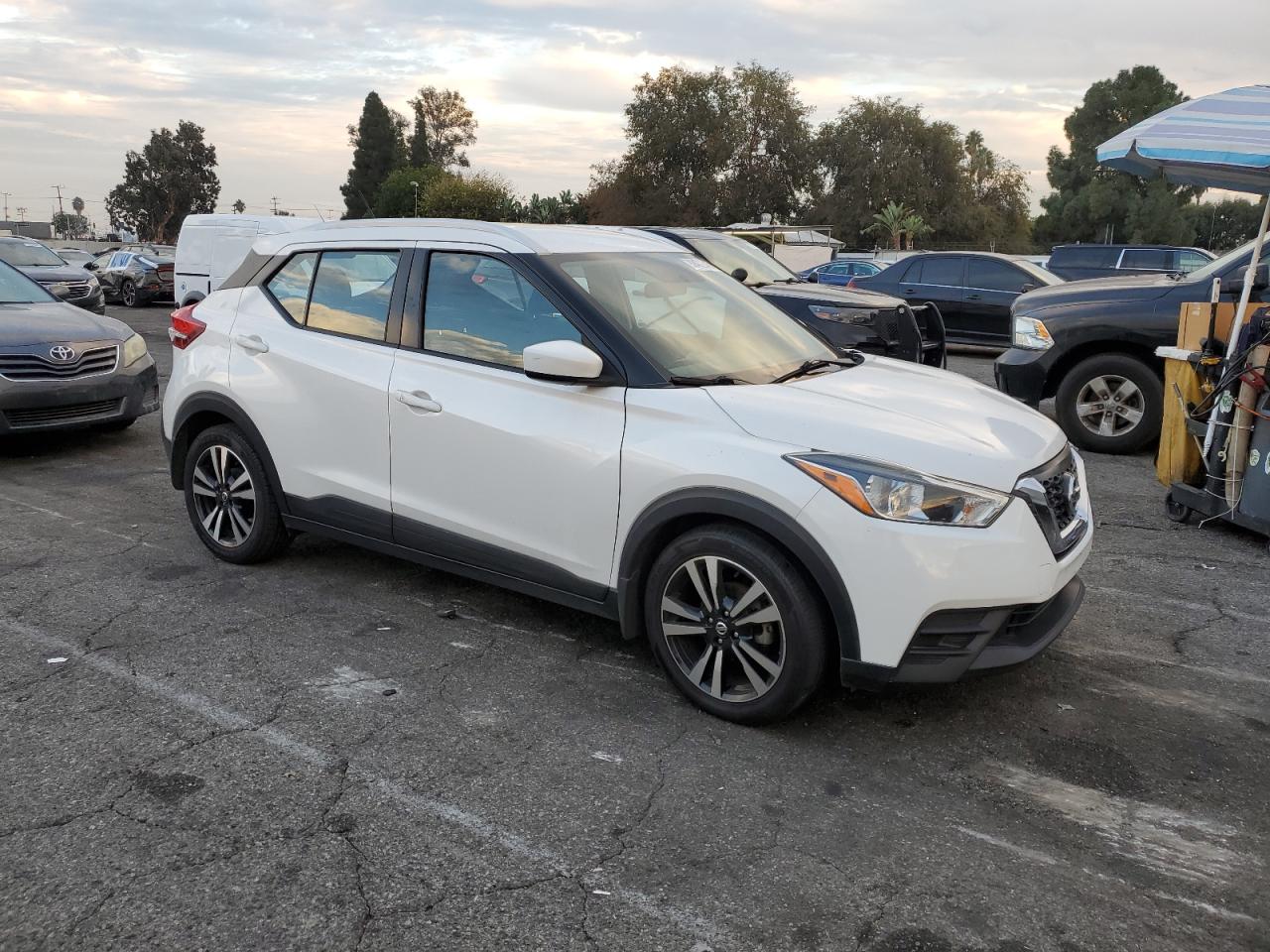 NISSAN KICKS S