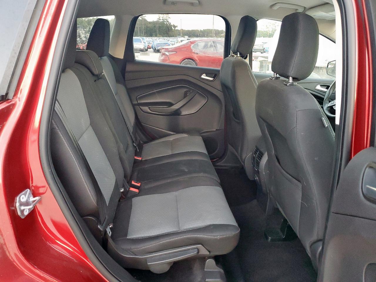 FORD ESCAPE SE