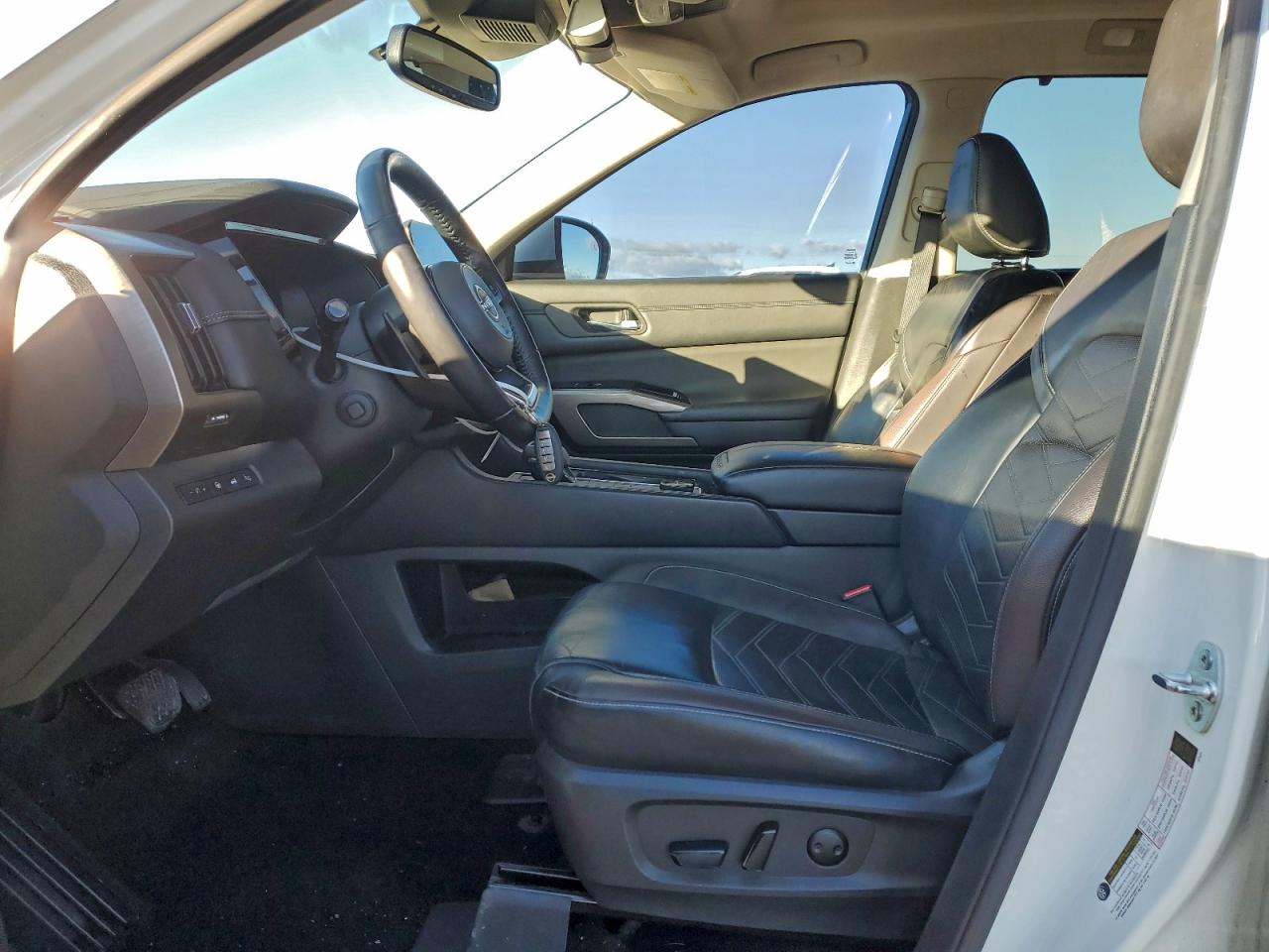 NISSAN PATHFINDER PLATINUM