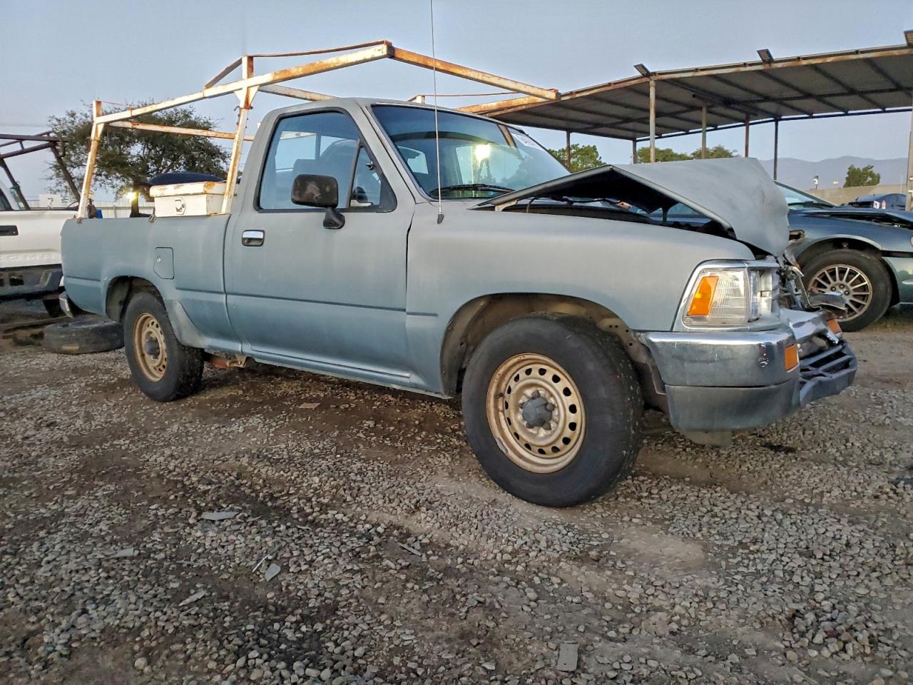 Lot #3304069499 1989 TOYOTA PICKUP 1/2