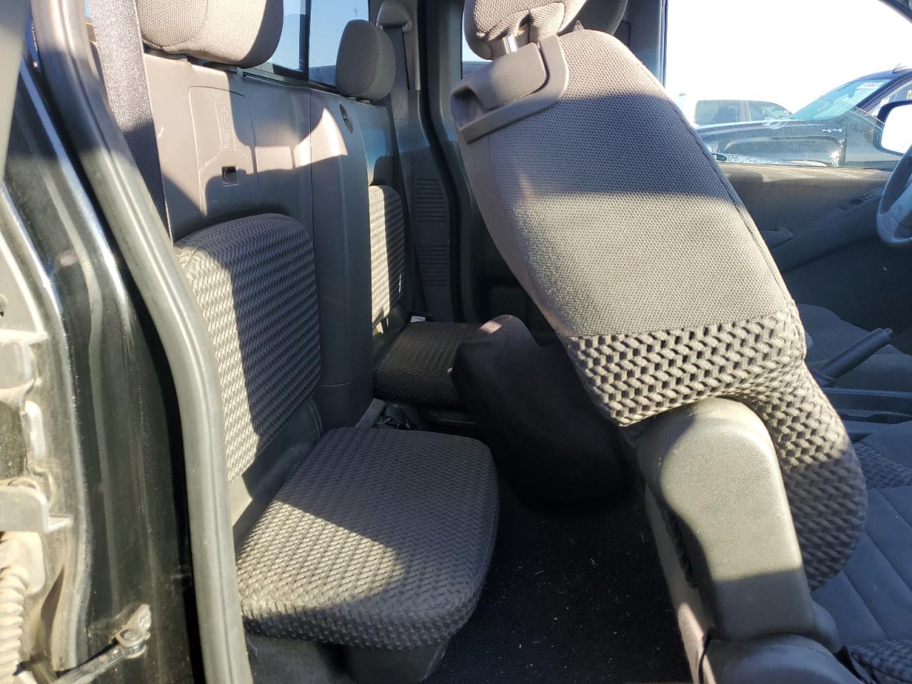 NISSAN FRONTIER KING CAB SE