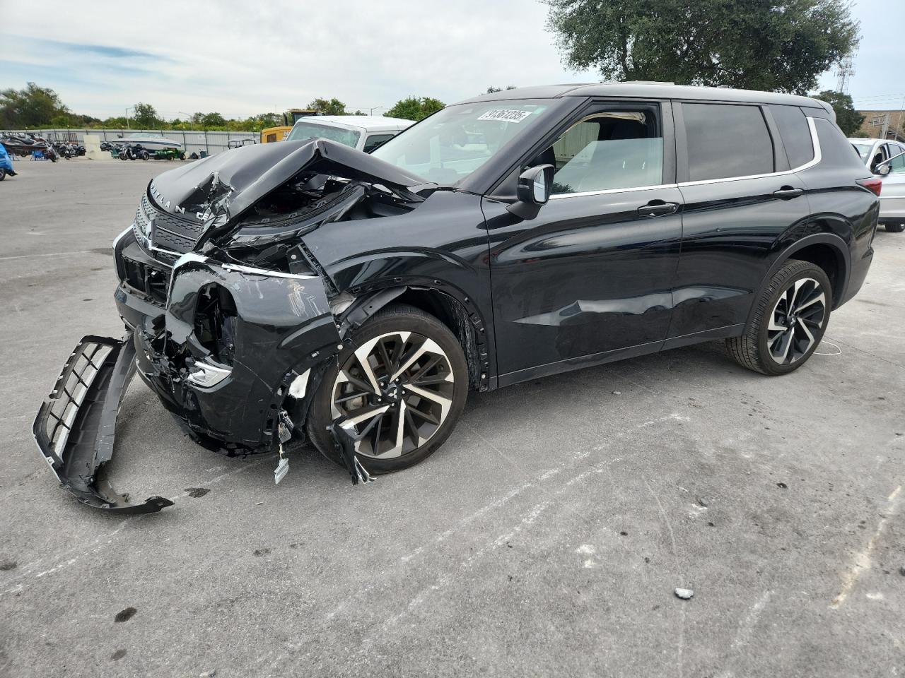 MITSUBISHI OUTLANDER SE