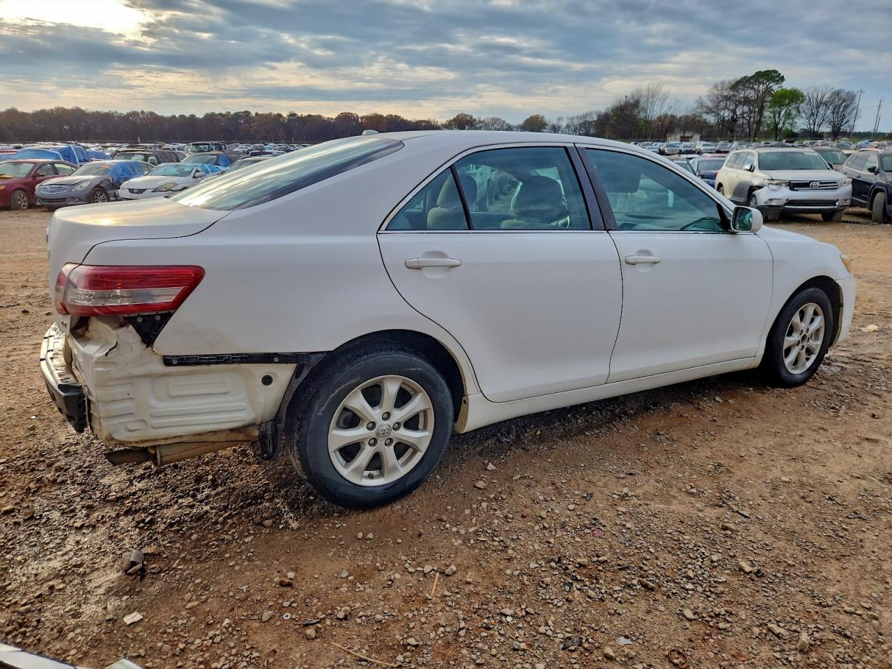 TOYOTA CAMRY BASE
