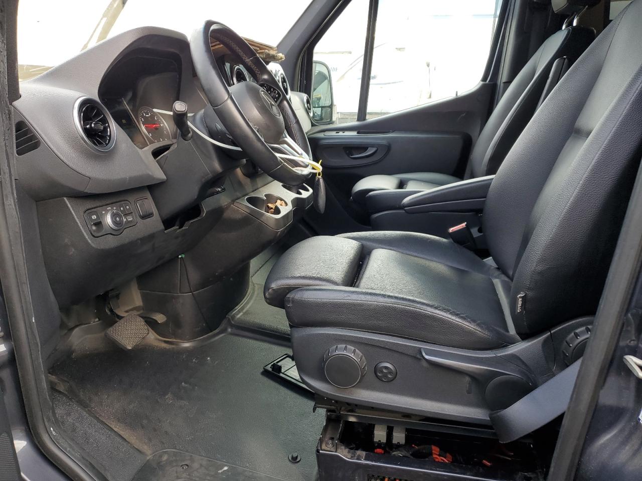 MERCEDES-BENZ SPRINTER 2500