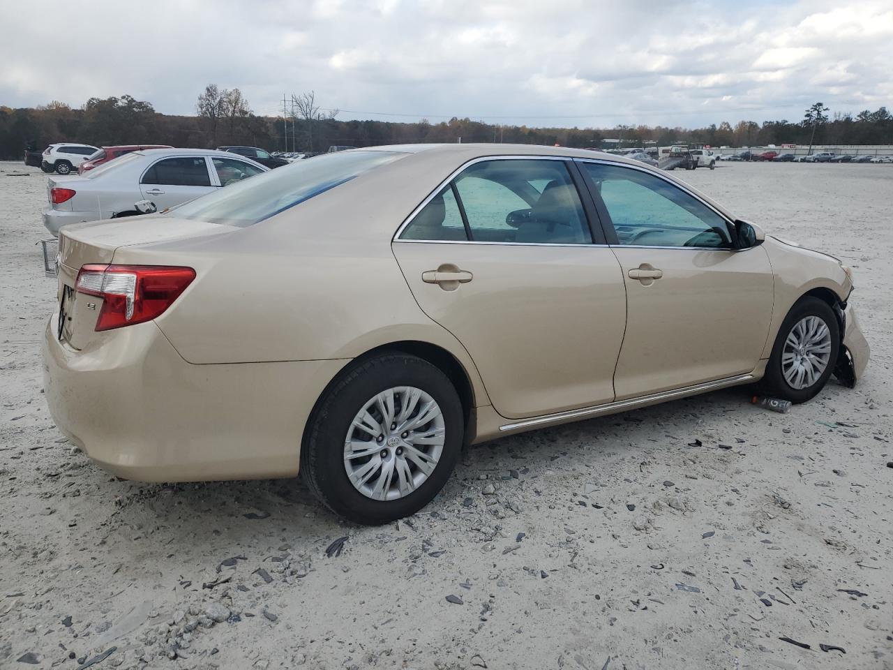 TOYOTA CAMRY BASE
