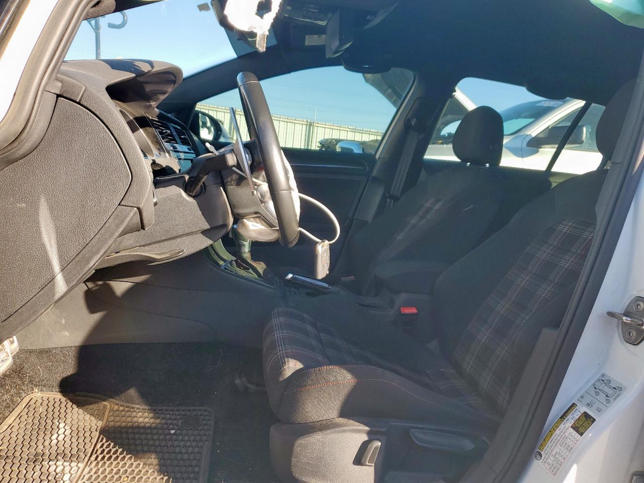 VOLKSWAGEN GOLF GTI S