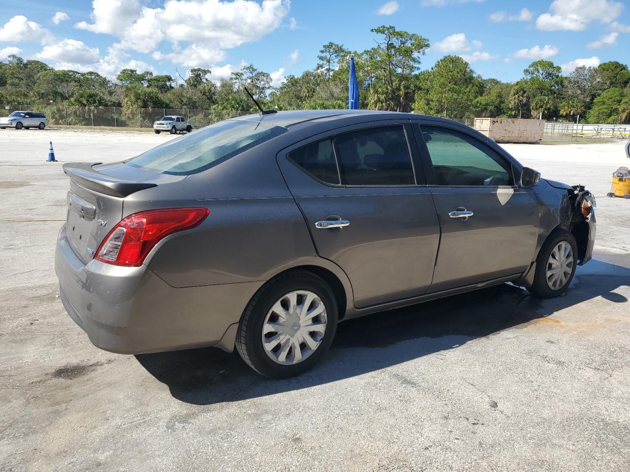 NISSAN VERSA S