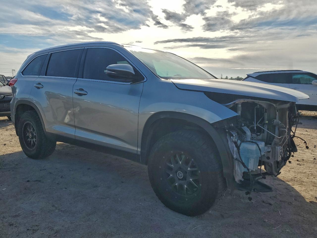 TOYOTA HIGHLANDER SE