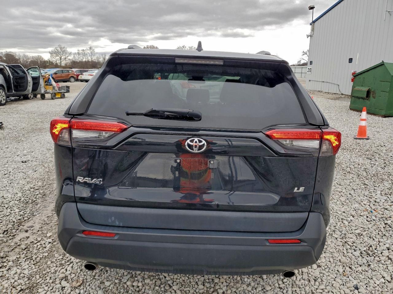 TOYOTA RAV4 LE