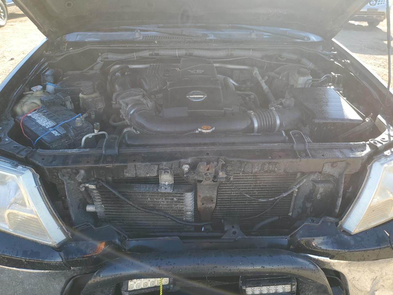 NISSAN FRONTIER CREW CAB SE