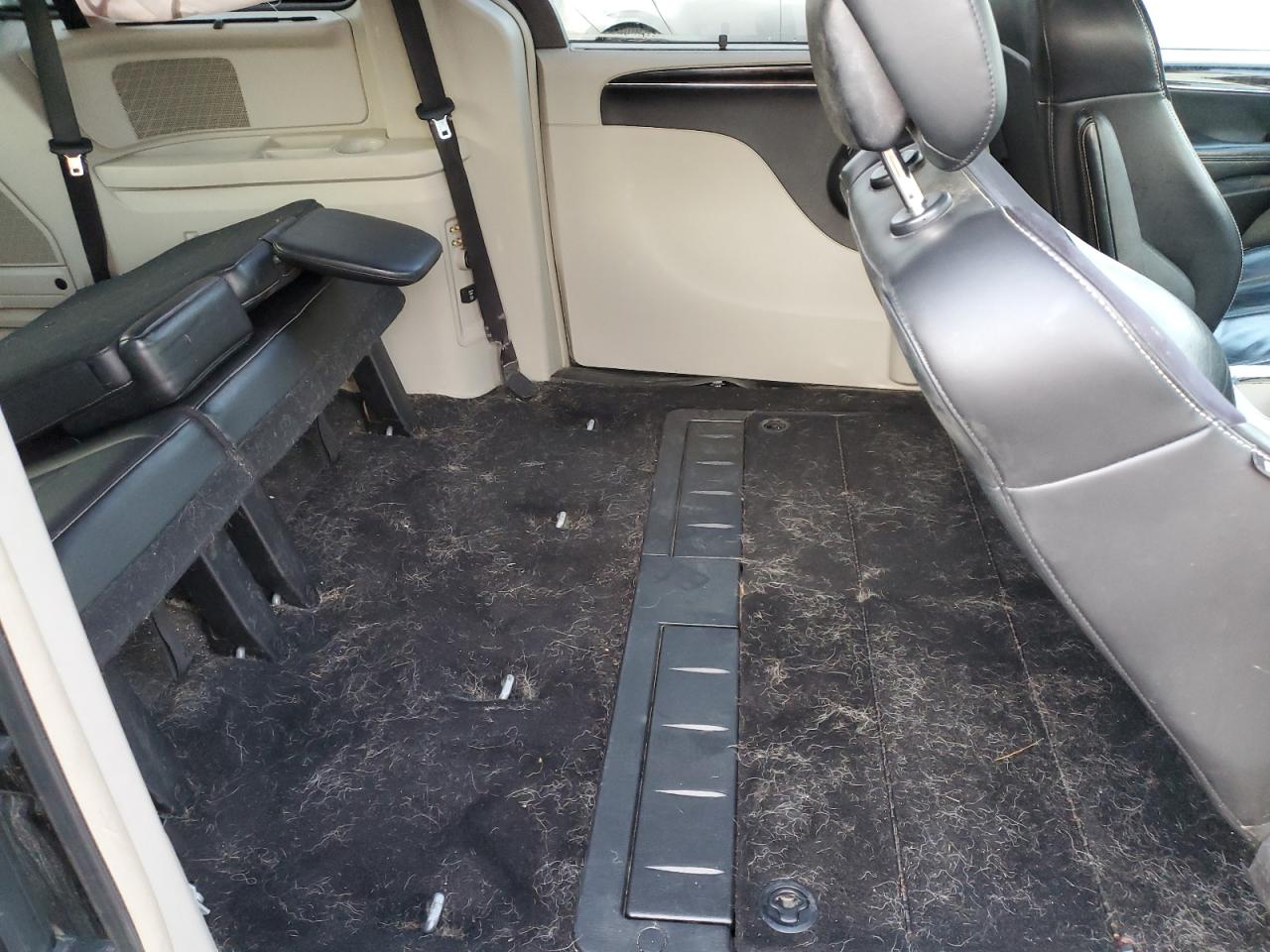 CHRYSLER TOWN & COUNTRY LIMITED