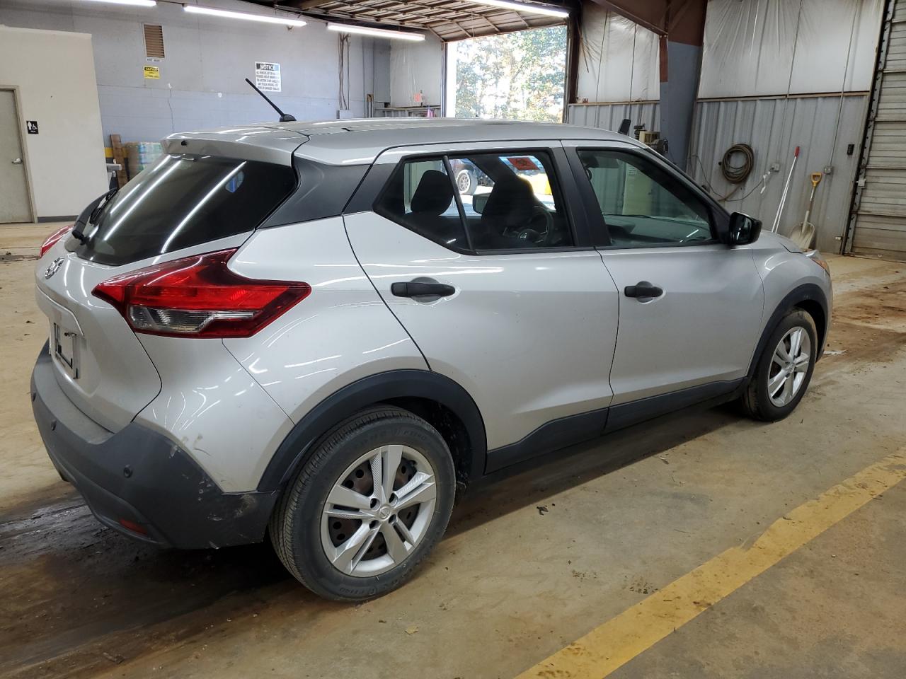 NISSAN KICKS S