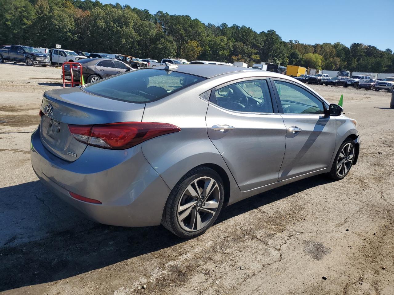 HYUNDAI ELANTRA SE