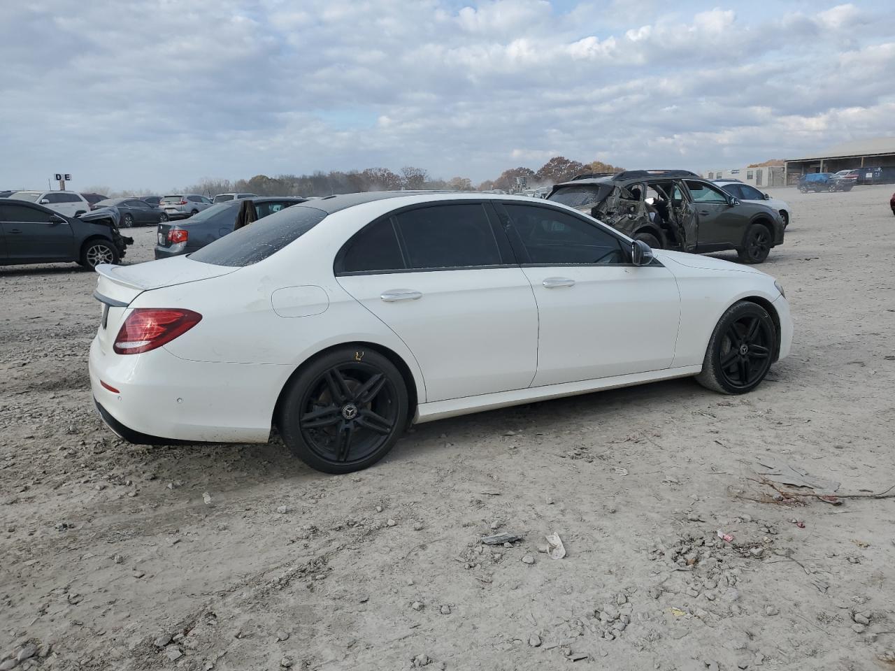 MERCEDES-BENZ E-CLASS 300