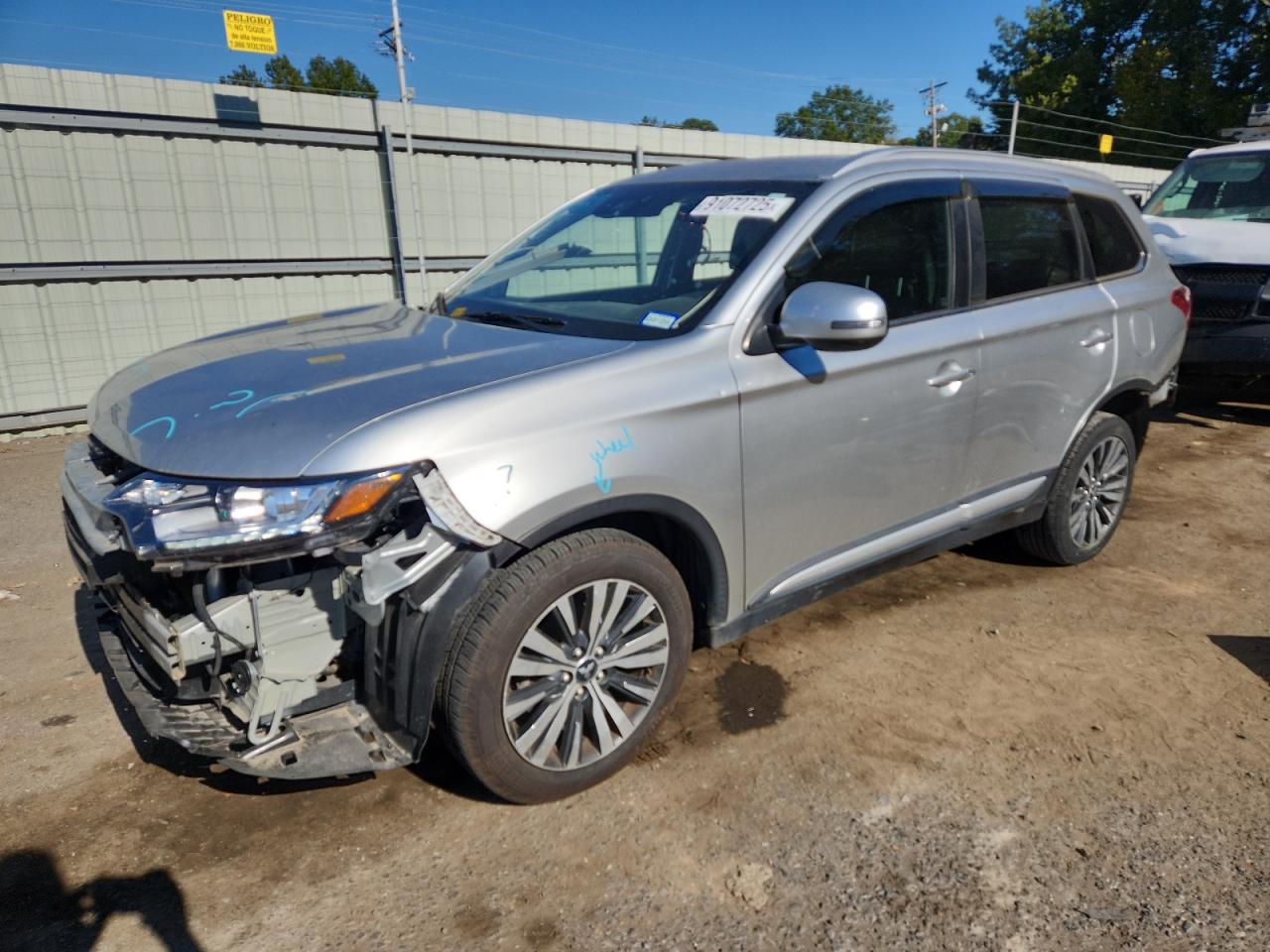 MITSUBISHI OUTLANDER SE