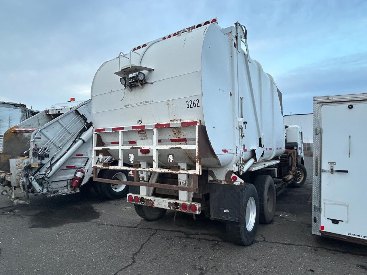 Lot #3286540158 2003 PETERBILT TRACTOR 320