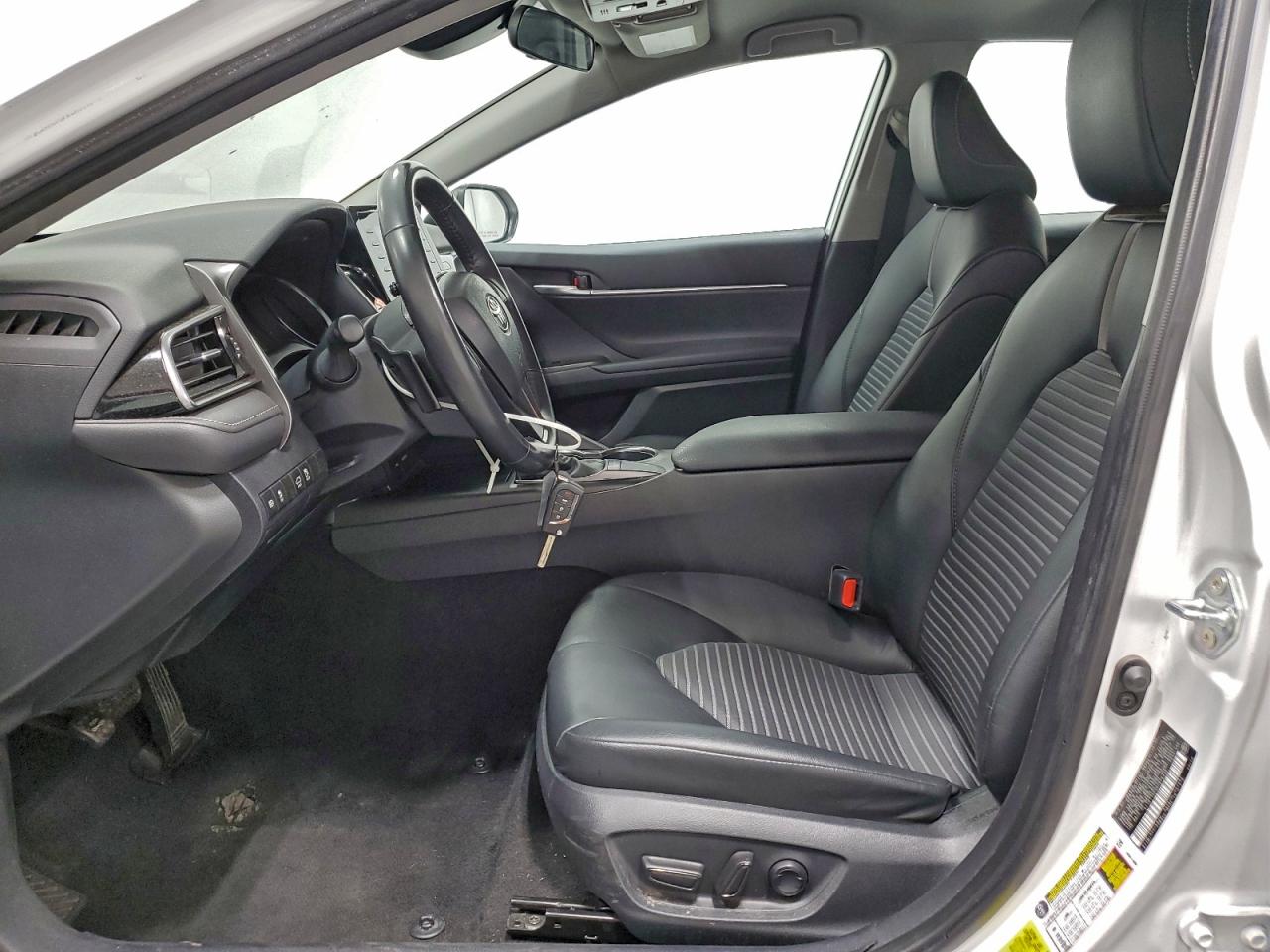 TOYOTA CAMRY SE NIGHT SHADE