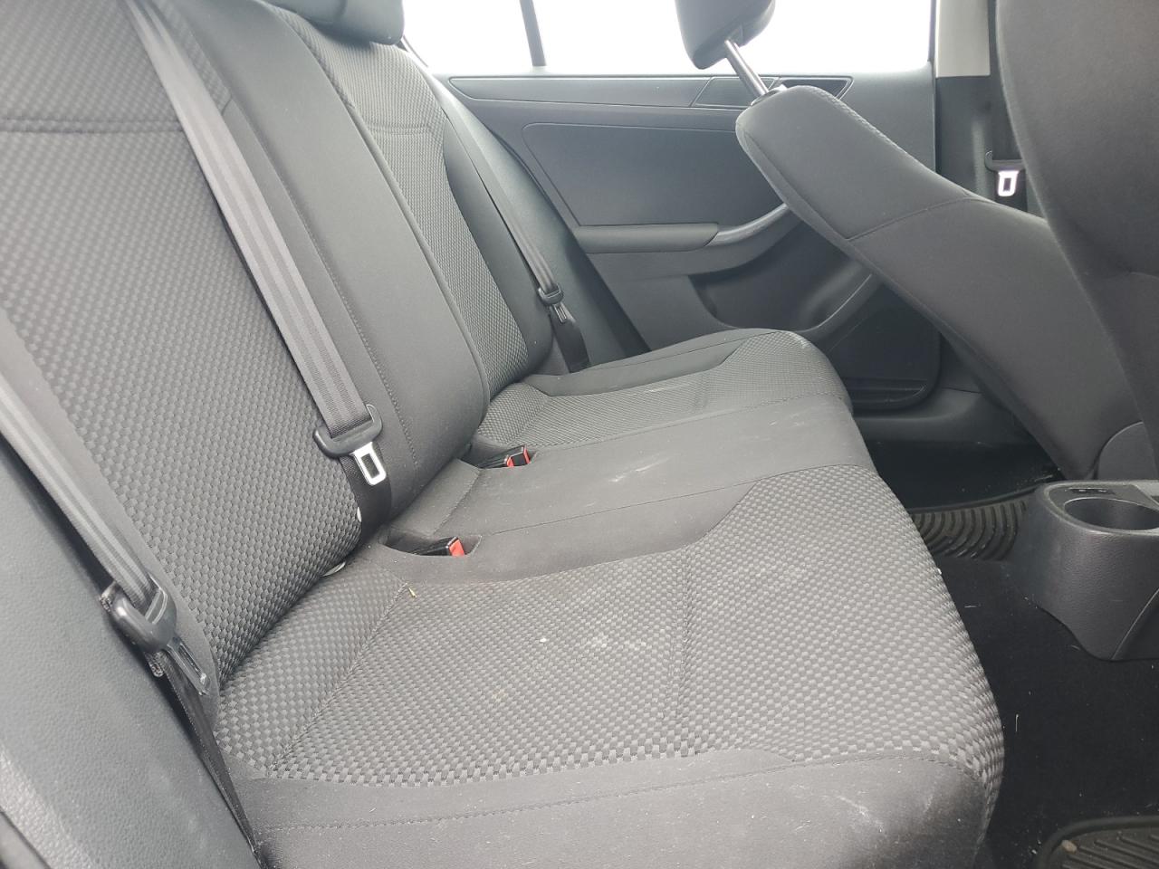 VOLKSWAGEN JETTA BASE