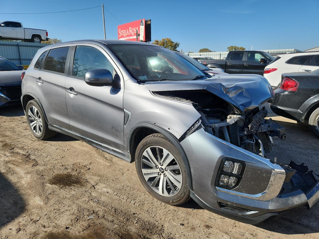 MITSUBISHI OUTLANDER SE