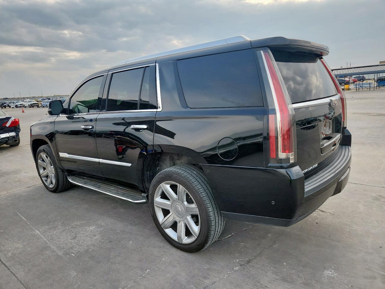 CADILLAC ESCALADE LUXURY