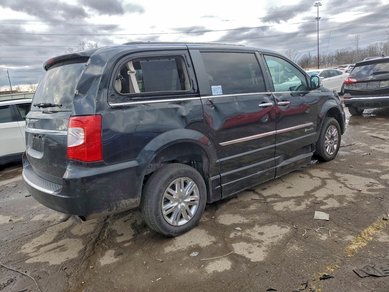 CHRYSLER TOWN & COUNTRY TOURING L