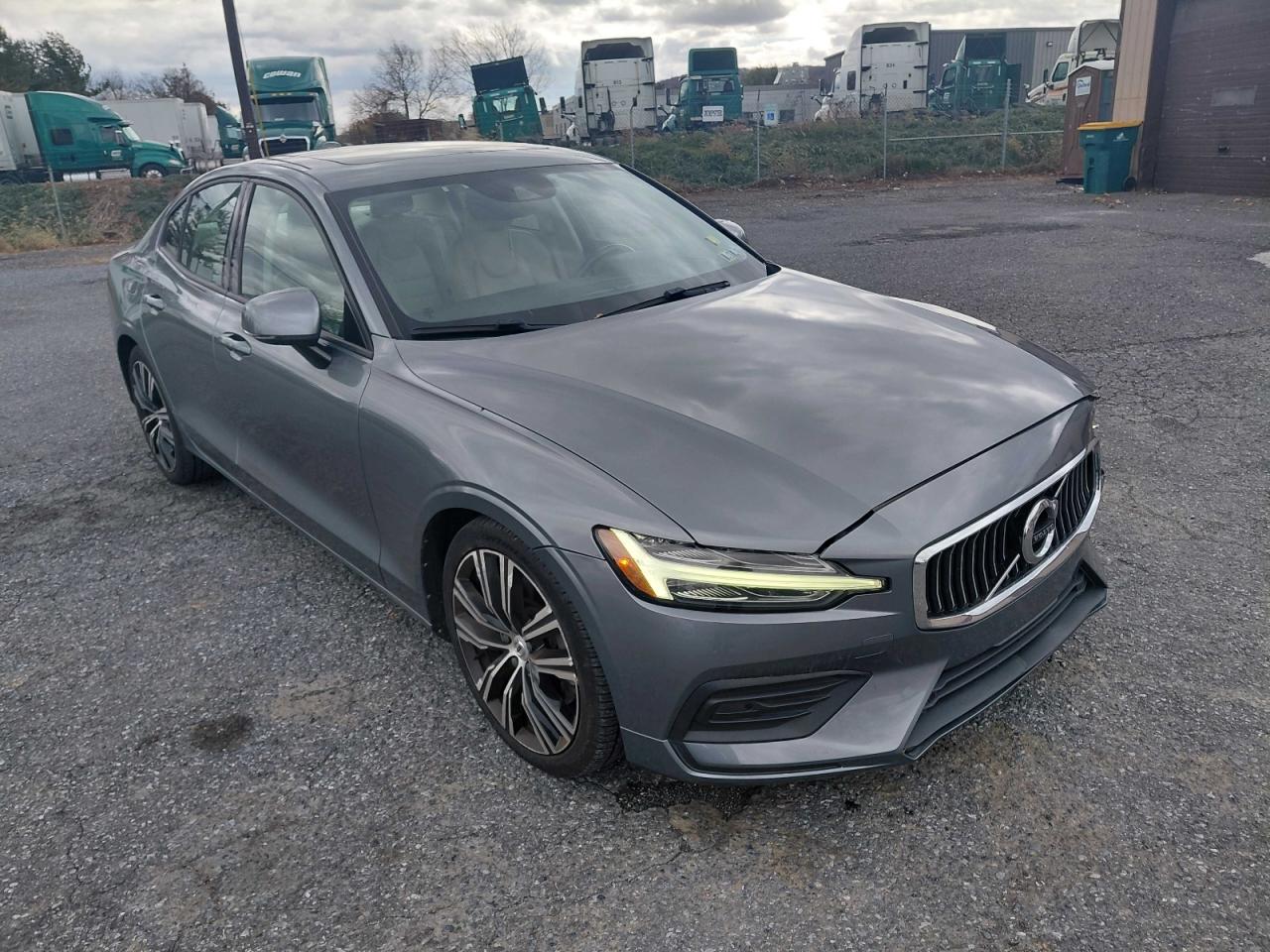 VOLVO S60 T6 MOMENTUM