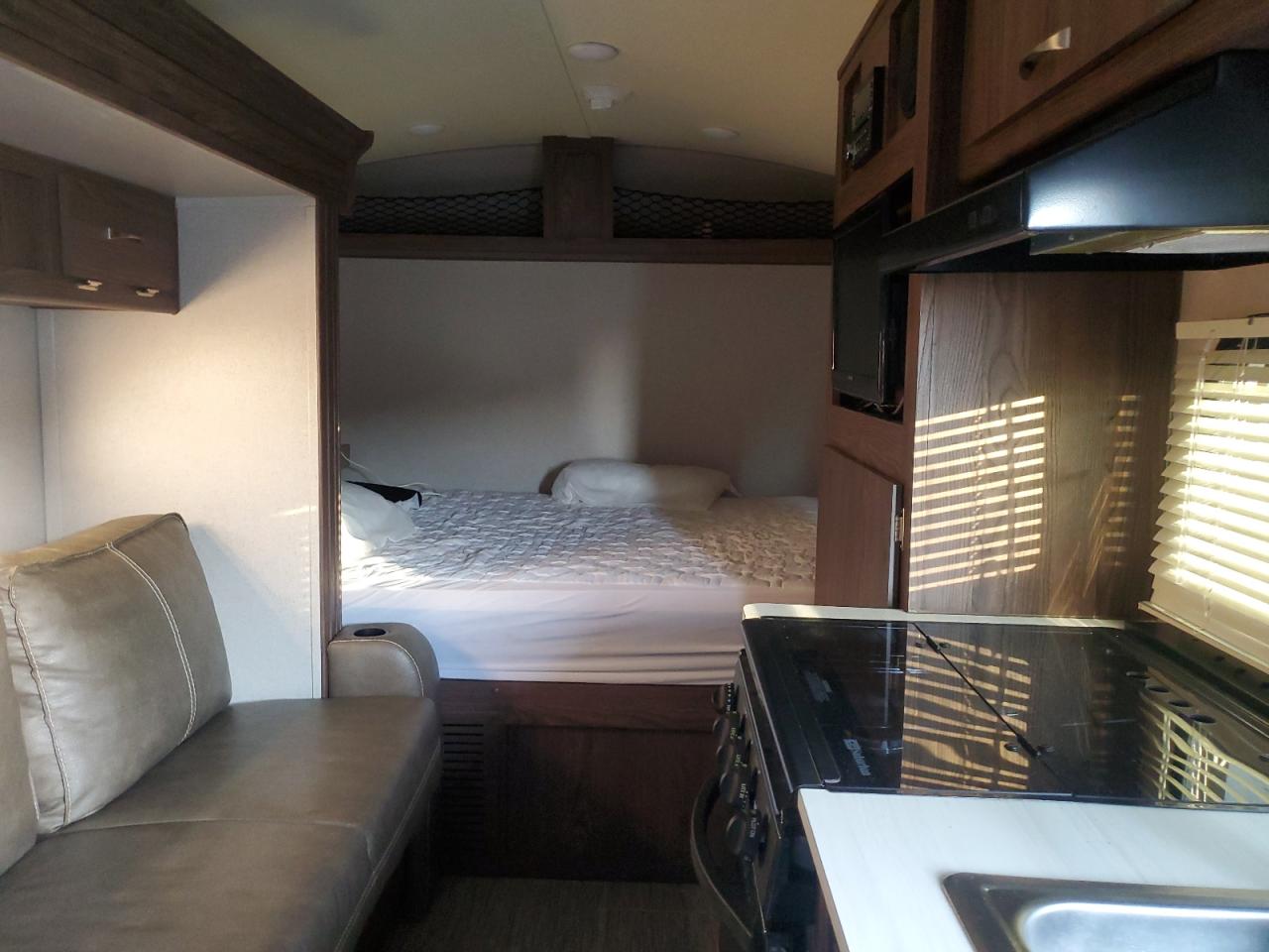 Lot #3302811916 2018 FLAGSTAFF/FOREST RIVER CLASSIC SE