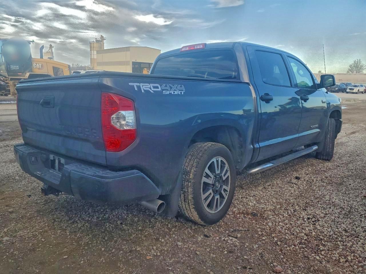 TOYOTA TUNDRA CREWMAX SR5