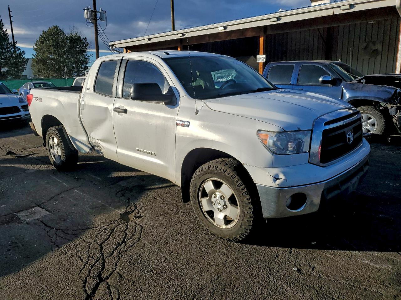 TOYOTA TUNDRA DOUBLE CAB SR5