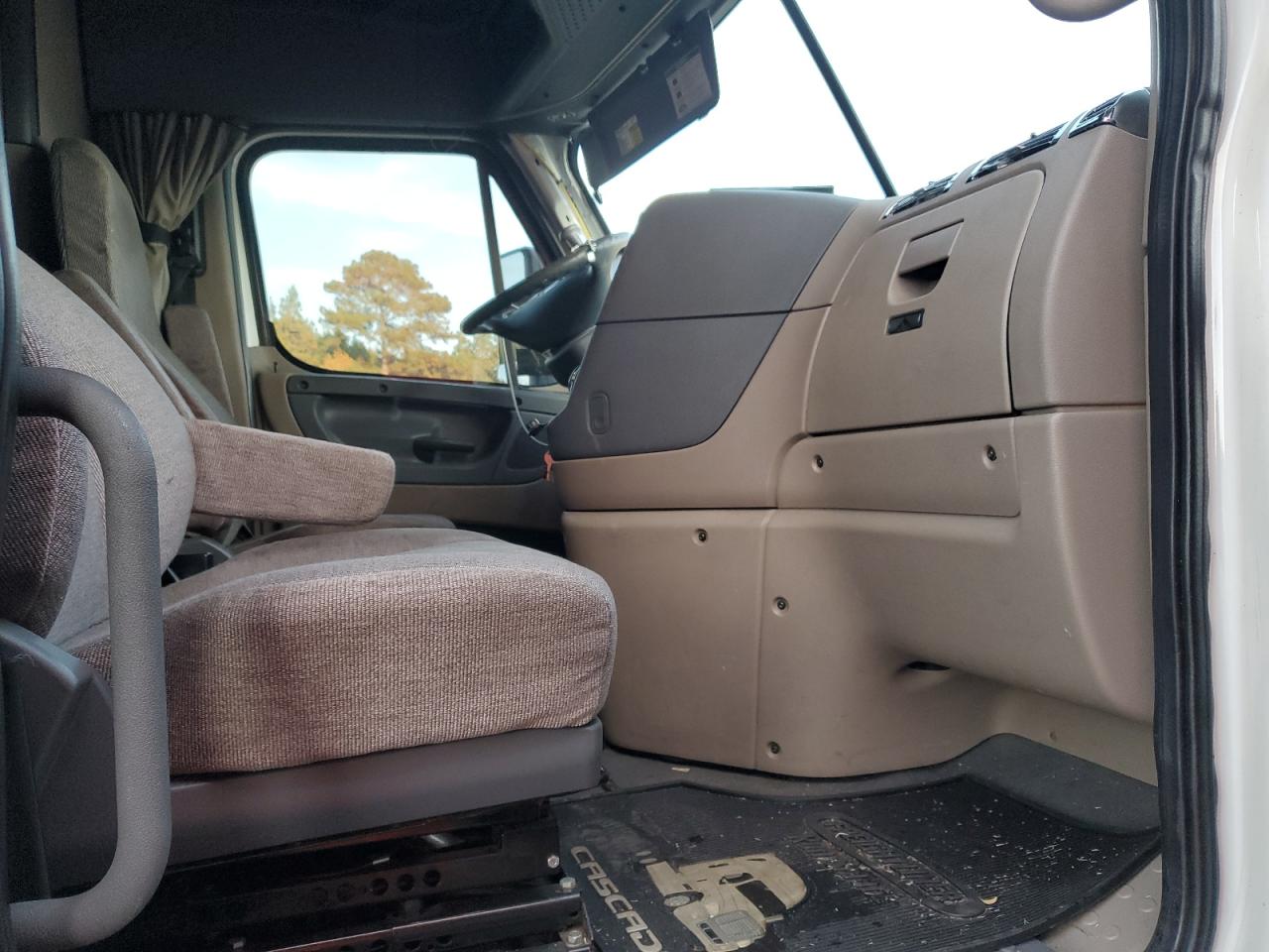 Lot #3291281007 2016 FREIGHTLINER CASCADIA 1