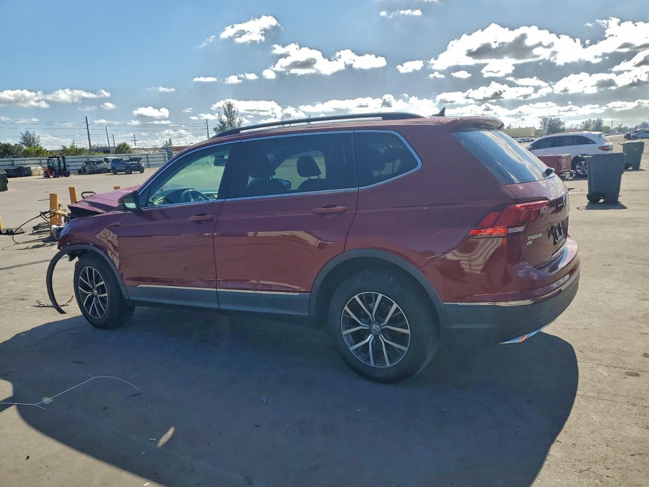 VOLKSWAGEN TIGUAN SE