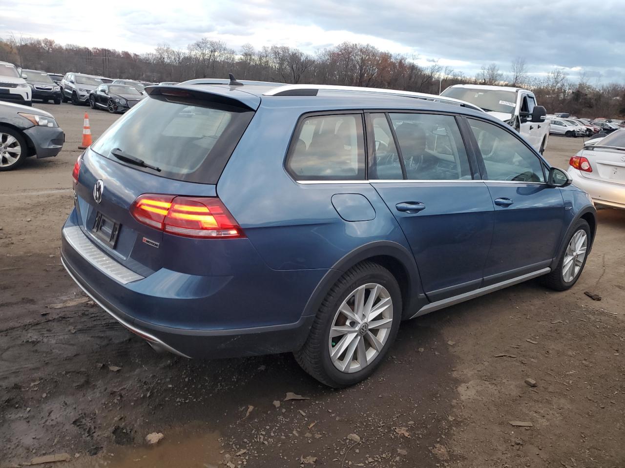 Lot #3317702104 2019 VOLKSWAGEN GOLF ALLTR