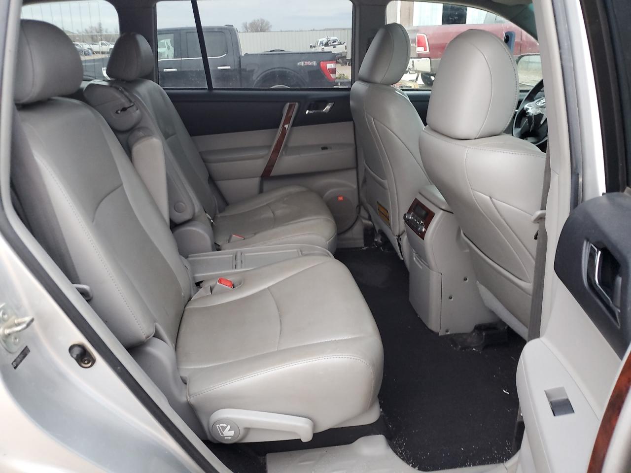 TOYOTA HIGHLANDER LIMITED