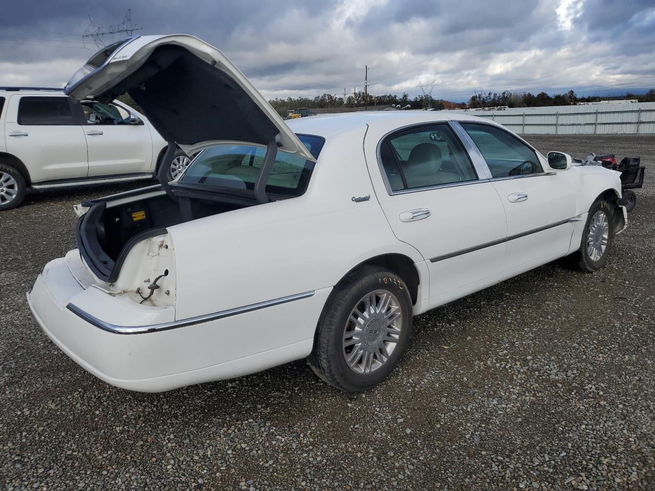 LINCOLN TOWN CAR SIGNATURE LIMITED