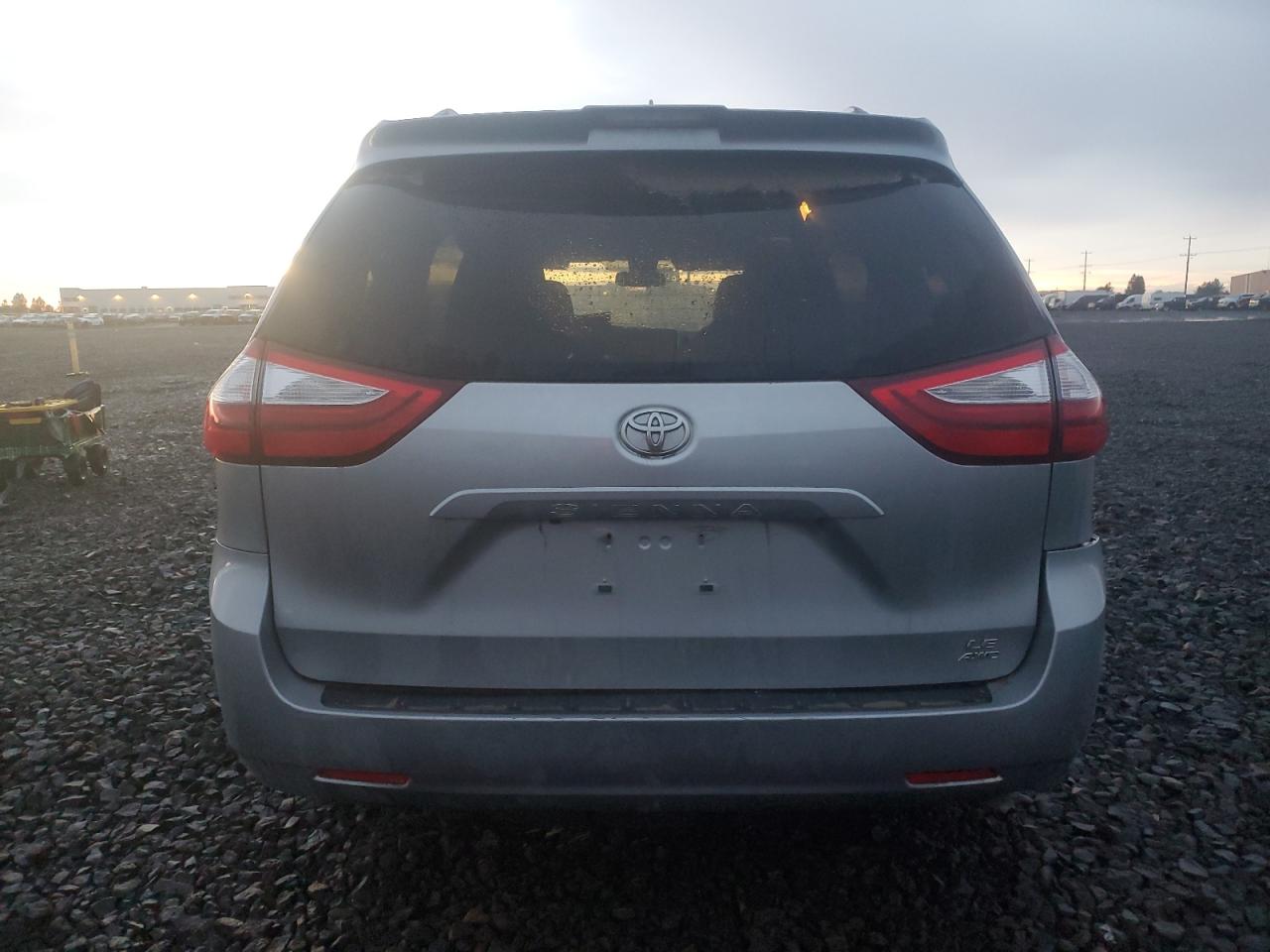 Lot #3298096127 2018 TOYOTA SIENNA LE